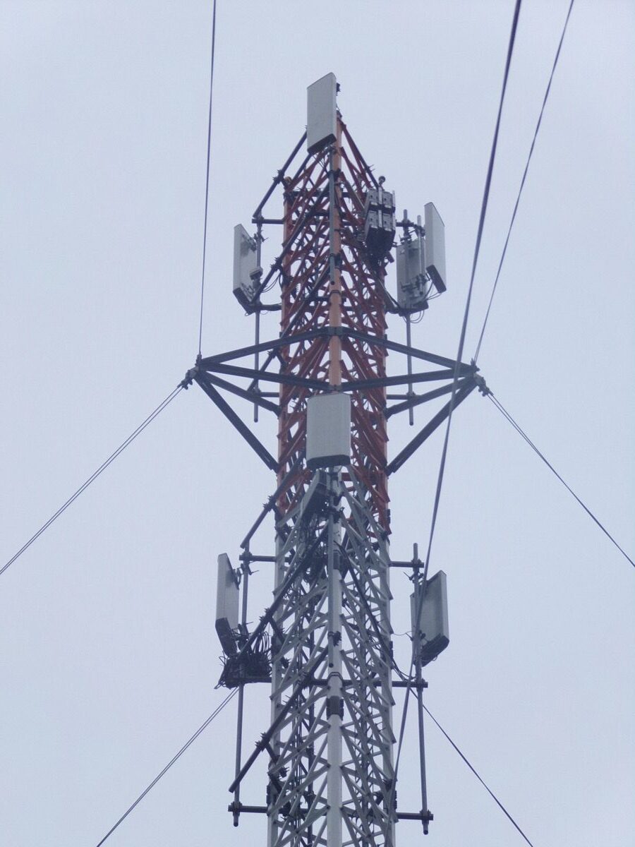 Construction of mobile telecommunications networks - installation of antennas
